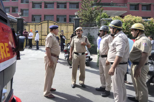 Khoảng 100 trường học ở Ấn Độ bị dọa đánh bom