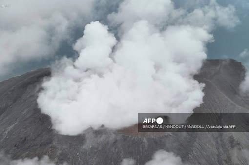 Indonesia tiếp tục sơ tán dân sau vụ núi lửa Ruang phun trào