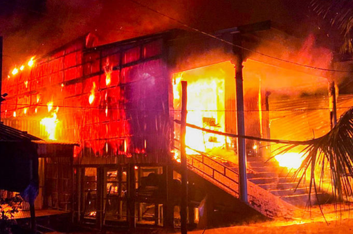 Liên tiếp xảy ra hai vụ cháy nhà dân tại xã Đất Mũi, Cà Mau