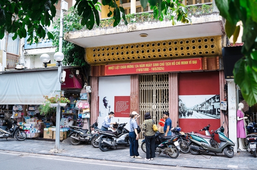Ngôi nhà 48 Hàng Ngang, nơi Chủ tịch Hồ Chí Minh
viết bản Tuyên ngôn Độc lập