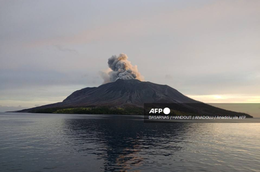 Indonesia di dời vĩnh viễn 10.000 người sau loạt vụ núi lửa Ruang phun trào