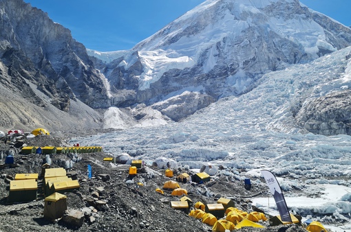 Nepal hạn chế giấy phép leo núi Everest
