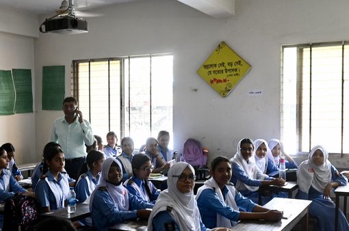 Bangladesh mở lại trường học khi nhiệt độ giảm mạnh