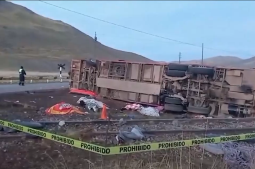 Xe bus bị lật ở Peru, 11 người thiệt mạng