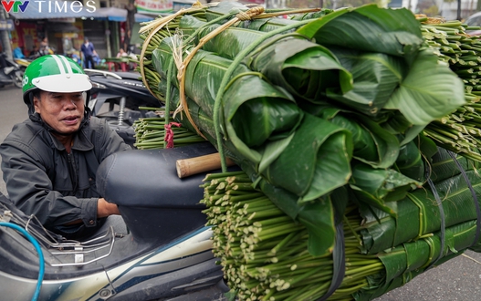 Hà Nội: Nhộn nhịp chợ lá dong ngày cận Tết