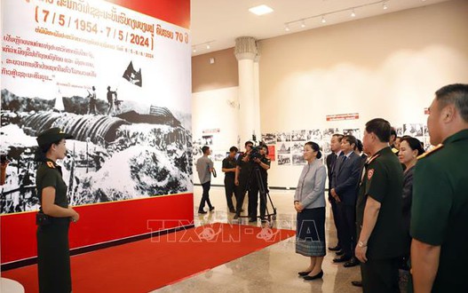 Lào khai mạc triển lãm ảnh kỷ niệm 70 năm chiến thắng Điện Biên Phủ