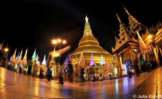 Vẻ đẹp hoàng hôn trên Chùa Vàng ở Yangon, Myanmar