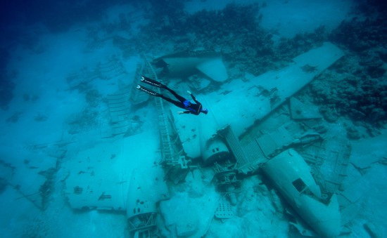 Máy bay AirAsia mất tích: Biển tuy nông nhưng khó tìm kiếm