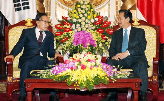 Thủ tướng tiếp nguyên Tổng thống Hàn Quốc Lee Myung-bak