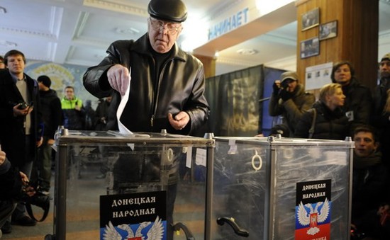 Bầu cử tại miền Đông Ukraine diễn ra trong không khí yên bình
