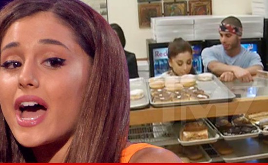 Ca sĩ Ariana Grande gặp rắc rối lớn với bánh donut