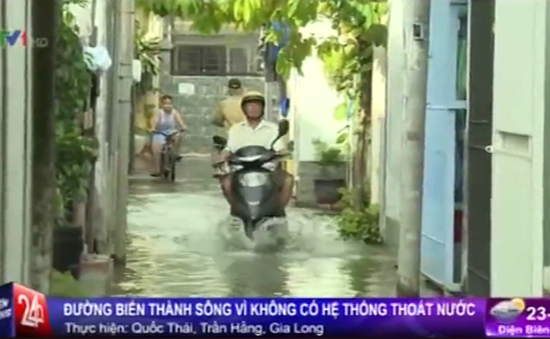 Không mưa, đường vẫn ngập nước tại TP.HCM
