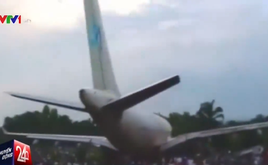 Máy bay trượt đường băng, lao thẳng vào nhà dân tại Congo