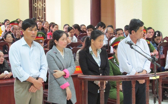 Vụ tiêm nhầm vaccine tại Quảng Trị: 15 năm tù cho 4 bị cáo