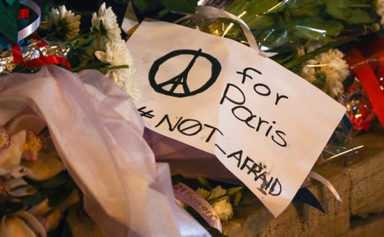 Người nghệ sĩ đứng sau hình ảnh biểu tượng ‘Hòa bình cho Paris’