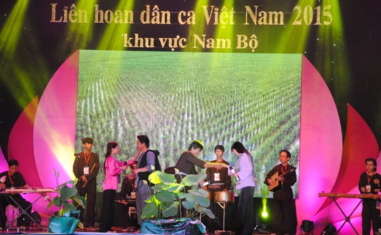 15 đoàn tham gia chung kết toàn quốc Liên hoan dân ca Việt Nam 2015
