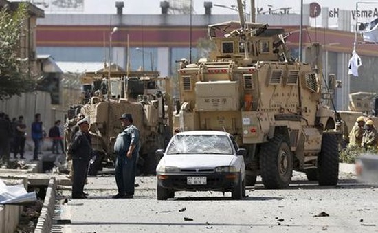 Đánh bom liều chết nhằm vào đoàn xe nước ngoài tại Afghanistan