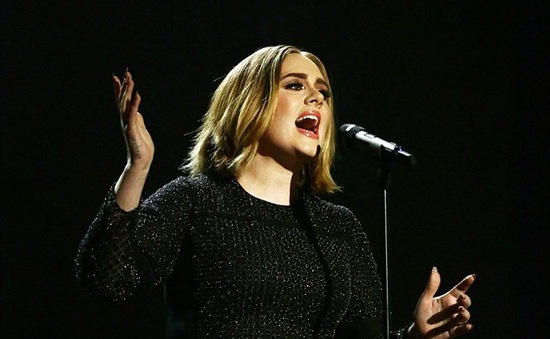 Adele gây sốt với tóc mới ở chung kết X-Factor Anh