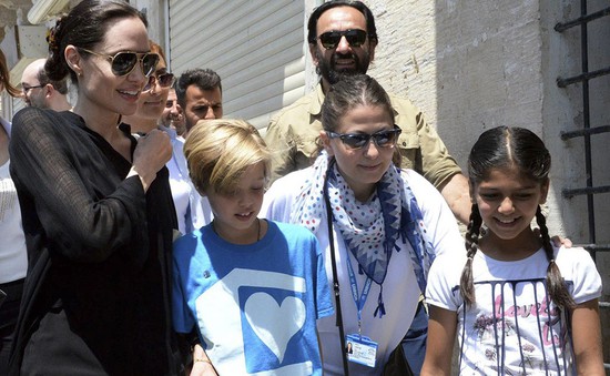 Angelina Jolie và con gái tới Thổ Nhĩ Kỳ thăm dân tị nạn