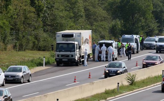 Áo: Hàng chục thi thể chết ngạt trong xe tải