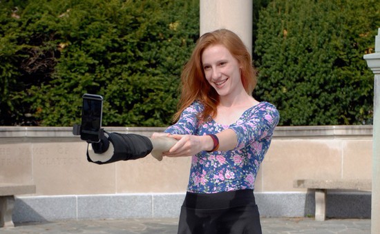 Selfie Arm - Lựa chọn thay thế cho gậy “tự sướng”