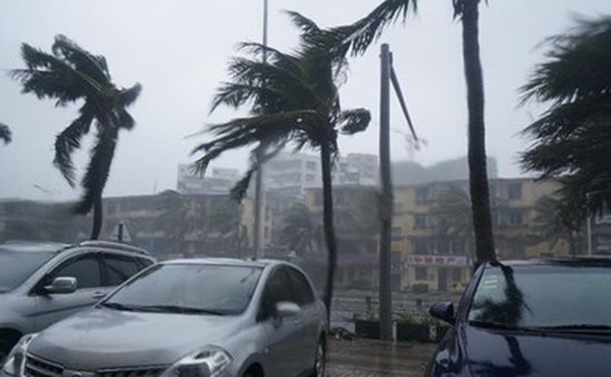 Lốc xoáy trong bão Mujigae tàn phá Trung Quốc