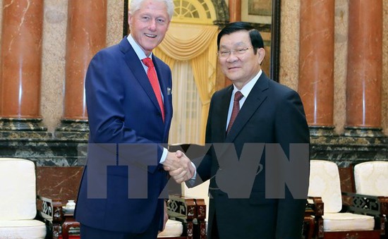 Chủ tịch nước gặp cựu Tổng thống Mỹ Bill Clinton