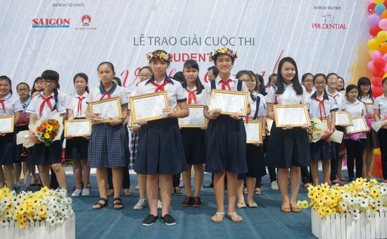 28 học sinh đoạt giải thưởng 'Prudential - Văn hay chữ tốt' lần thứ 16