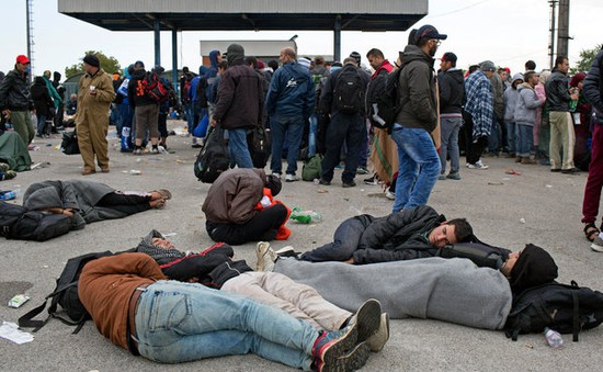 EU thông qua kế hoạch phân bổ 120.000 người di cư