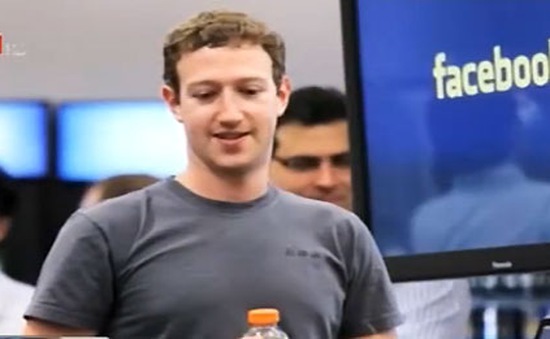 CEO Facebook đối mặt với đơn kiện do tự ý quyết định mức lương