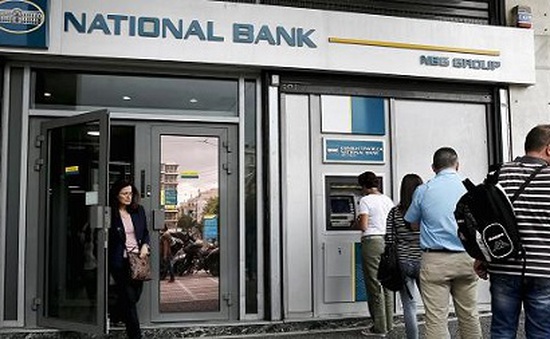 Hy Lạp mở cửa trở lại các ngân hàng