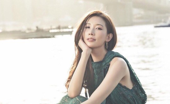 Lâm Chí Linh đẹp lãng mạn trong loạt ảnh mới