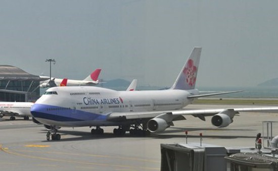 Lập tổ điều tra vụ việc xe hành lý va chạm với máy bay tại Tân Sơn Nhất