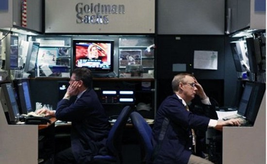 Goldman Sachs, JPMorgan sa thải 30 nhân viên vì gian lận