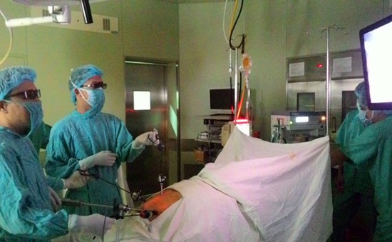 Bệnh viện TƯ Huế lần đầu tiên mổ thành công nội soi bằng công nghệ 3D