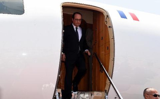 Tổng thống Pháp thăm Algeria