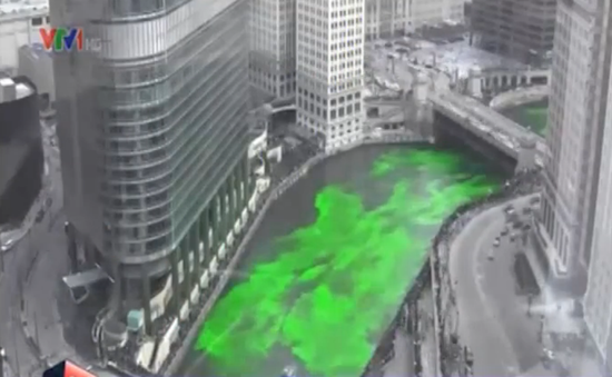 Nhuộm xanh dòng sông Chicago nhân Lễ Thánh Patrick