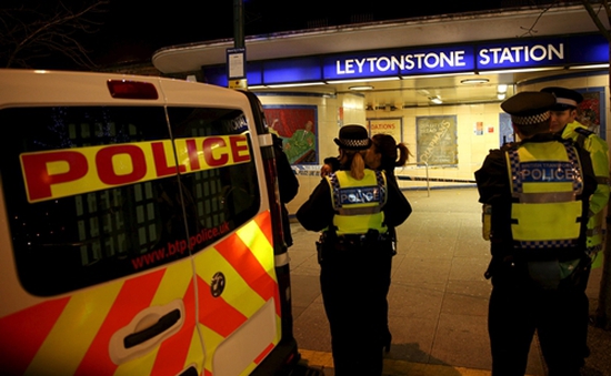 Anh: Tấn công bằng dao ở ga tàu điện ngầm, 3 người bị thương