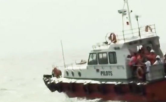 Chìm tàu ở TP.HCM: Công tác cứu hộ gặp khó khăn