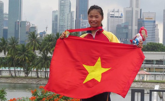SEA Games 28: Trương Thị Phương nghẹn ngào với HCV môn Canoeing