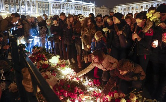 Người Nga tưởng niệm các nạn nhân vụ rơi máy bay