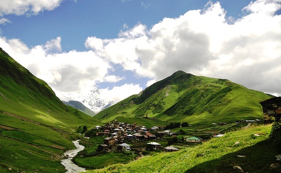 Vẻ đẹp cổ kính của ngôi làng cao nhất châu Âu