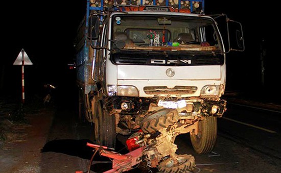Vụ xe tải đâm công nông, 5 người chết: Tài xế dùng bằng giả