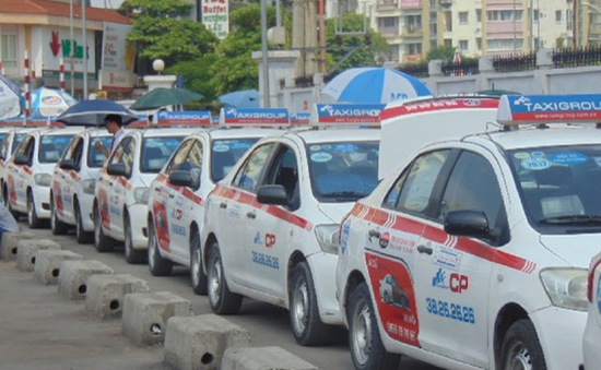 Cước taxi tại Hà Nội và TP. HCM chuẩn bị tăng từ 700 - 900 đồng/km