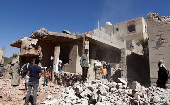Đánh bom liều chết vào doanh trại quân đội ở miền Nam Yemen