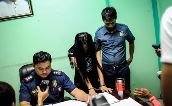 Thêm 64 công chức Philippines dính líu ma túy ra trình diện