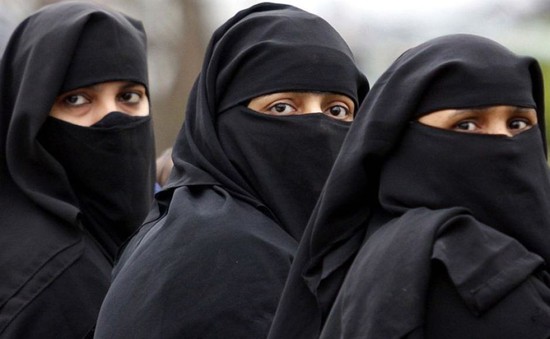 Hà Lan thông qua lệnh cấm trang phục che mặt