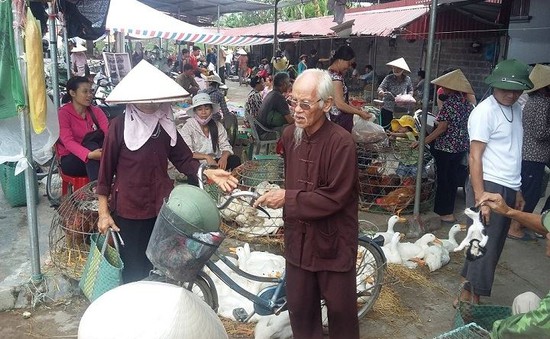 Hải Dương: Chính quyền xã buông lỏng quản lý, tiểu thương chợ Quý Cao kêu trời!