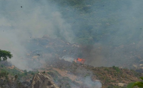 Hàng trăm người tích cực chữa cháy lớn tại rừng Nam Hải Vân
