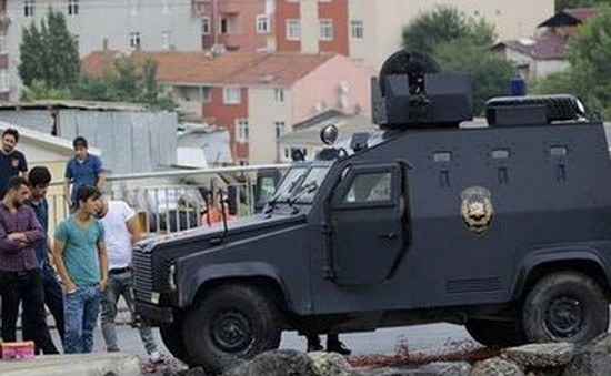 Thổ Nhĩ Kỳ: Đánh bom xe quân sự, 5 người thiệt mạng